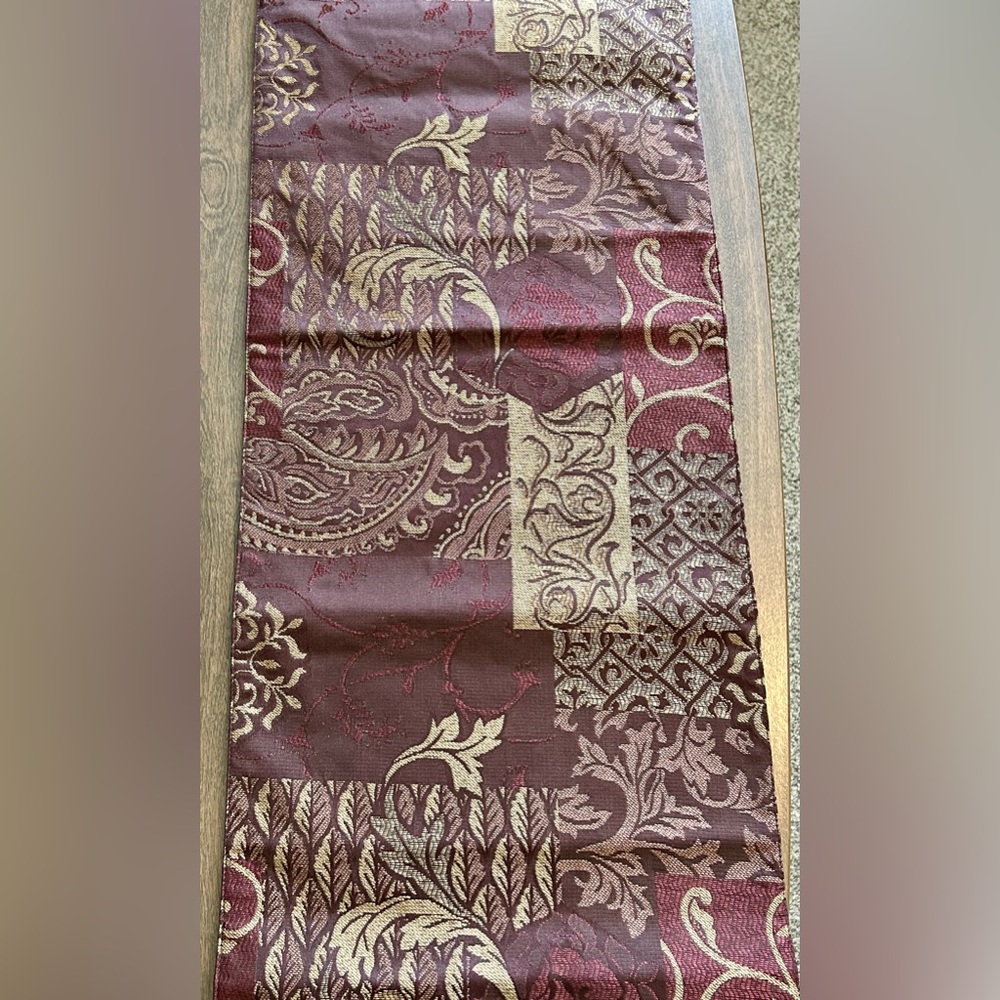 CROSCILL HOME BURGUNDY BROWN GOLD TABLE RUNNER WITH TASSELS 14 X 72